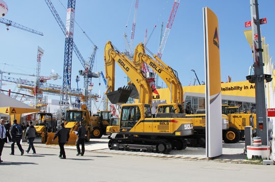 SDLG’s stand attracting a crowd at bauma 2016.