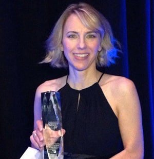AEM’s Sara Truesdale Mooney holds ICUEE’s Fastest 50 Grand Award, pictured at the Trade Show Executive magazine awards ceremony. 